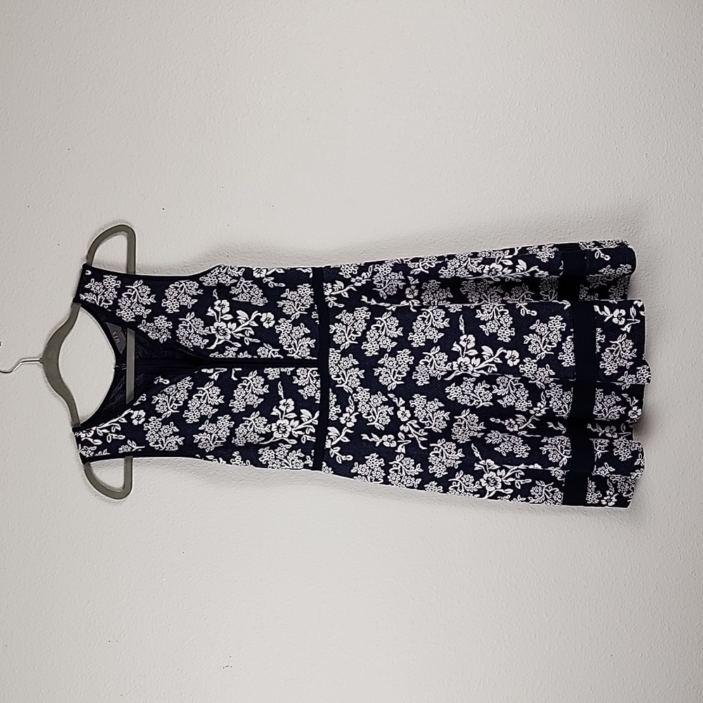MIX BY 41 HAWTHORNAria Split Neck Piped Knit Dress